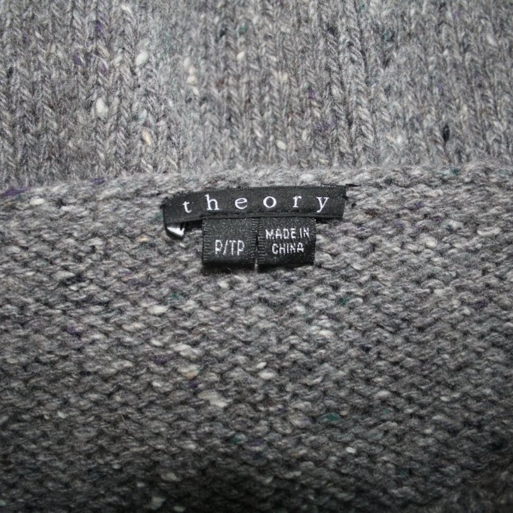 Theory Wool Cashmere Jufina Granito
Grey Speckle Wide Sleeve Pullover
Sweater - Picture 3 of 8